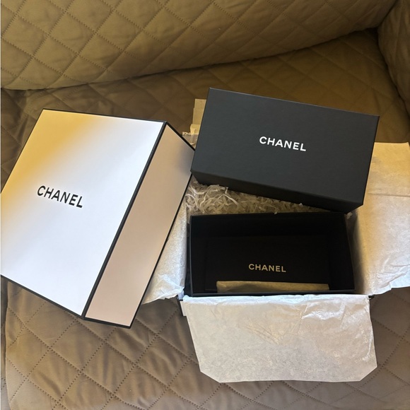 CHANEL Elegant Black and White Gift Set, Empty boxes - Picture 1 of 5
